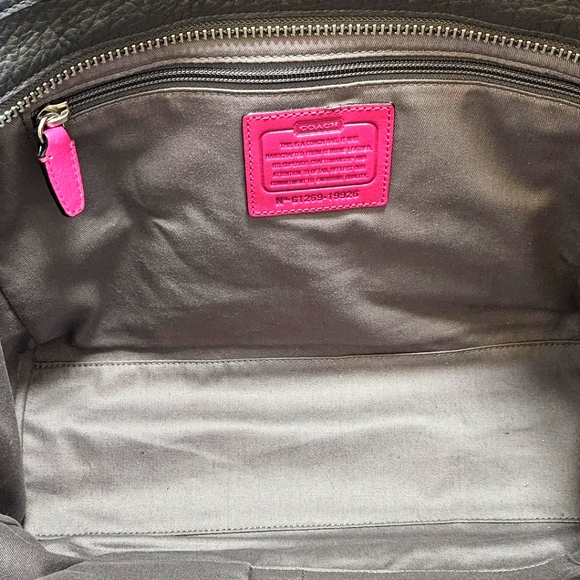 ⭐️ Super Hot and 🔥RARE🔥 Coach Legacy Candace Tote ⭐️ - Picture 5 of 10